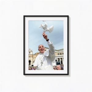 Impressão do Papa Francisco e a Pomba da Paz, Arte de Parede do Papa Francisco, Arte de Parede Católica, Impressões Fotográficas, Impressão de Arte Fotográfica com Qualidade de Museu