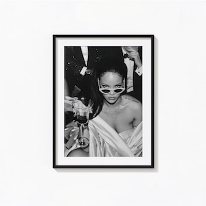 Rihanna fumando bebiendo vino impresión, Rihanna arte de pared en blanco y negro, impresión vintage, impresiones fotográficas, impresión de arte fotográfico de calidad de museo