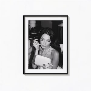 Impresión de maquillaje de Bella Hadid, arte de pared en blanco y negro de la habitación adolescente, impresión vintage, impresiones fotográficas, impresión fotográfica de calidad de museo, impresión feminista