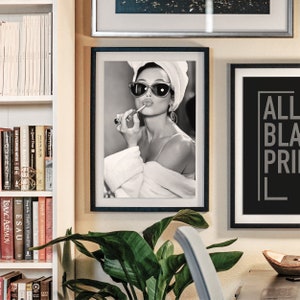 Audrey Hepburn Lipstick Print, Zwart-witte Muurkunst, Vintage Print, Fotografieprints, Museumkwaliteit Fotoprint, Feministische Print afbeelding 3
