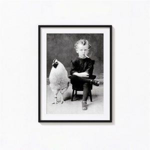 Niño con estampado de gallo de pollo, arte de pared en blanco y negro para niños fumadores, impresión vintage, impresiones fotográficas, impresión de arte fotográfico de calidad de museo