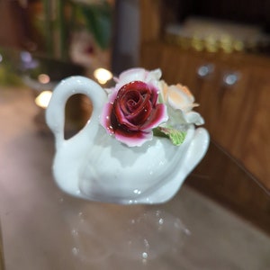 Vintage Royal Stratford Fine Bone China Swan with Three Flowers
