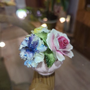 Crown Royal Bone China Made in England Bouquet con tre fiori