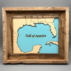 Décoration murale du golfe d'Amérique - Carte patriotique en bois en couches de 13 x 11 avec résumé du décret