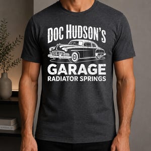 Retro Doc Hudson's Garage Shirt, Radiator Springs Doc Hudson Shirt, Cars Men's Disneyland Tee, Boyfriend's Gift, Disney Dad T-Shirt Bild 3