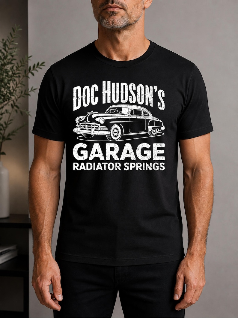 Retro Doc Hudson's Garage Shirt, Radiator Springs Doc Hudson Shirt, Cars Men's Disneyland Tee, Boyfriend's Gift, Disney Dad T-Shirt Bild 5