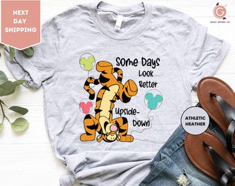 „Manche Tage sehen besser aus“-Shirt, Tigger-Shirt mit umgedrehtem Bild, Disney-Shirts, Fröhliches Tigger-T-Shirt, Disney Bound-Shirt, Lustiger Tigger, Cooles Geschenk