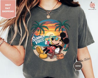 Comfortkleuren Mickey Summer Vibes-shirt, familiematching zomervakantieshirt, shirt zomerreis, Mickey Mouse Beach-shirt, Disney-shirt
