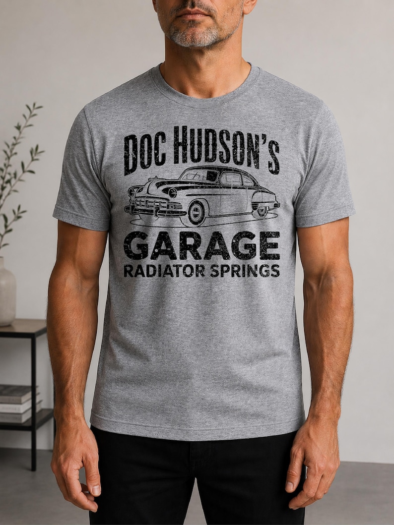 Retro Doc Hudson's Garage Shirt, Radiator Springs Doc Hudson Shirt, Cars Men's Disneyland Tee, Boyfriend's Gift, Disney Dad T-Shirt Bild 4