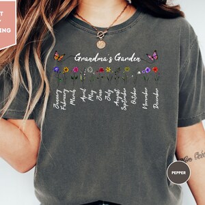 Comfortkleuren oma- en tuinshirt met gepersonaliseerd overhemd met geboortebloemen, gepersonaliseerd bloemenshirt, Moederdagshirt, oma-tuinshirt