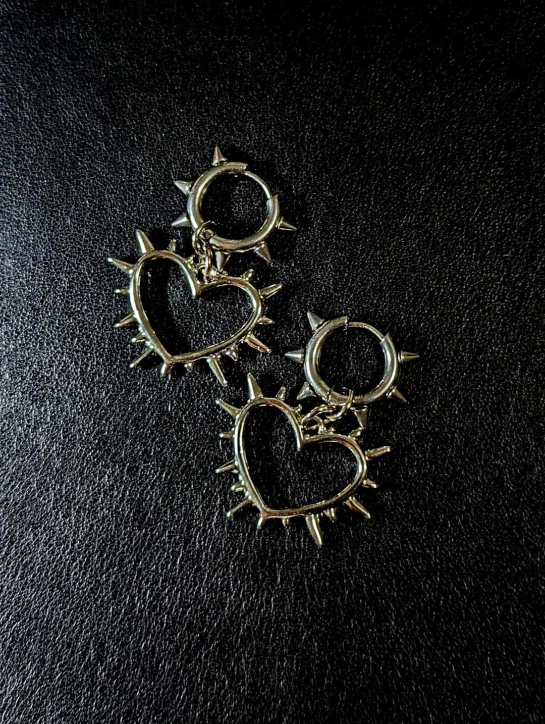 Grunge Thorn Heart Huggie Hoop Earrings - Etsy Japan