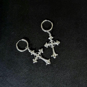 Huggie-oorringen met strass kruis in roestvrij staal