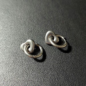 Boucles d&#39;oreilles créoles Huggie Heart en acier inoxydable