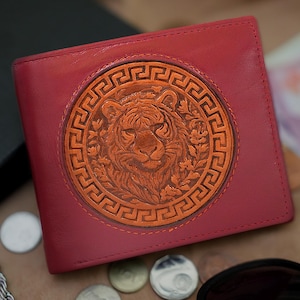 3D Tigerkopf Geprägte Leder Rote Bifold Geldbörse | Personalisierter Name / Initialen | RFID Blockierung | Vollnarbenleder | Männer Geschenk
