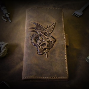 Cartera larga de piel auténtica desgastada con diseño de calavera y dragón en relieve en 3D, dos bolsillos para billetes y ocho ranuras para tarjetas (bronceado)