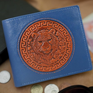 3D Tigerkopf Geprägte Leder Blaue Bifold Geldbörse | Personalisierter Name / Initialen | RFID Blockierung | Vollnarbenleder | Männer Geschenk