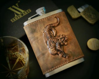 Fiaschetta da tasca con tigre in rilievo, in pelle invecchiata, contenitore per whisky, accessorio da bar rustico, regalo per testimoni dello sposo