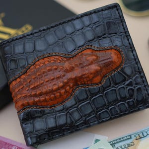 Cartera premium de cocodrilo personalizada en 3D gris / Parche de cuero Windsor color canela / Regalo RFID para hombre / Interior de cocodrilo único / Caja de regalo