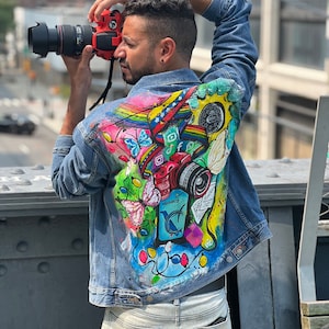 Jeans Jacket hand-painted, differents sizes, pieces of clothing, your personal story made into color, painted in acrylics, easy to wash