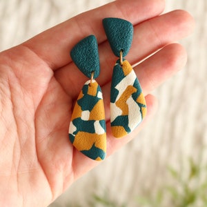 Pendientes veganos de arcilla polimerica hechos a mano。手作りビーガン イヤリング、ポリマークレイ