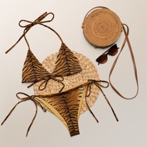 THELION&#39;SWAY88 &quot;Tiger Hide&quot; Gerecycleerde stringbikini met all-overprint