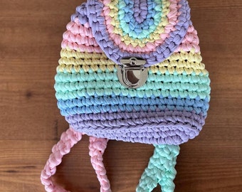 Bolso mochila colorido crochet, bolso punto, bolso hilo camiseta, mochila infantil, artesanal, bolsos verano crochet, bolsos hechos a mano,