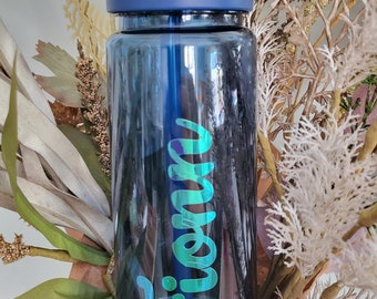 Personalised Kids 700 ml water bottle. Perfect for school or sports