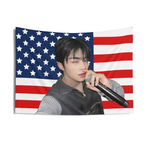 Tarjeta con la cara del ídolo Gunwook, bandera estadounidense, pancarta del concierto de Zerobaseone, bandera de Kpop Zb1, Zerobaseone Good So Bad, Zerobaseone Timeless World
