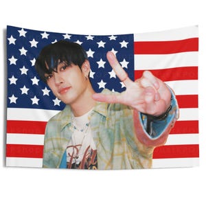 Stray Kids Bang Chan Cute Pose American Flag, Bang Chan American Tapestry, Stray Kids Ate, SKZ Mountains, Sprawiasz, że Stray Kids zostają