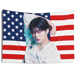ZB1 Gunwook Schwarzes Haar Amerikanische Flagge, Zerobaseone Gunwook Amerikanischer Wandteppich, Zerobaseone Yura Yura, Zerobaseone Sweat, ZB1 Feel The Pop