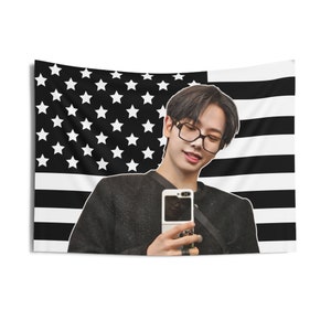 Bandera con foto selfie de Jaehyun de BoyNextDoor, tapiz afroamericano de Jaehyun, Tierra, viento y fuego de Boy Next Door