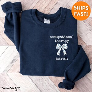 Ergotherapie Sweatshirt, Ergotherapie Sweatshirt, Ergotherapie Sweatshirt, OT Shirt, OT Geschenk, SPED Lehrer Rundhalsausschnitt