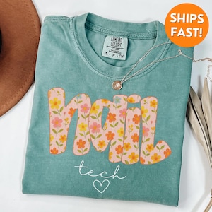 Comfort Colors® ネイルテックシャツ、ネイルテックTシャツ、ネイルテック卒業式、ネイルテックスウェットシャツ、ネイルテクニシャンシャツ、ネイリストギフト、Tシャツ
