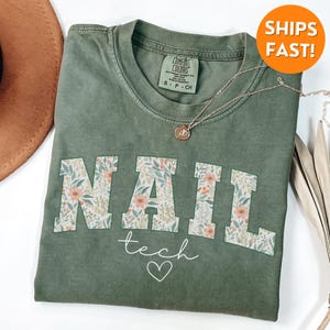 Comfort Colors® ネイルテックシャツ、ネイルテックTシャツ、ネイルテック卒業式、ネイルテックスウェットシャツ、ネイルテクニシャンシャツ、ネイリストギフト、Tシャツ