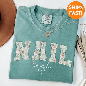 Comfort Colors® ネイルテックシャツ、ネイルテックTシャツ、ネイルテック卒業式、ネイルテックスウェットシャツ、ネイルテクニシャンシャツ、ネイリストギフト、Tシャツ