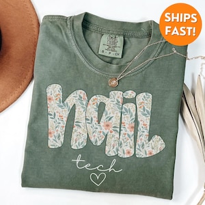 Comfort Colors® ネイルテックシャツ、ネイルテックTシャツ、ネイルテック卒業式、ネイルテックスウェットシャツ、ネイルテクニシャンシャツ、ネイリストギフト、Tシャツ