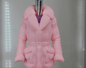 Pink Coat Makeup Brush Holder – 3D Printed Vanity Organizer