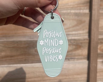 Positive Vibes - Fun Personalised Motel Keyrings - Unique Slogan Keyrings - Quirky Vintage Style Gifts for Him & Her - Custom Retro Keyrings