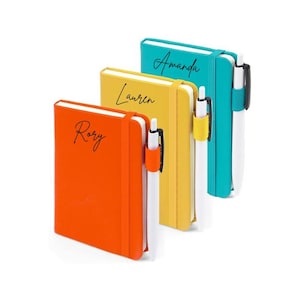 Libreta personalizada A5/A6 - Nombre personalizado - 3 colores - Rayada con bolígrafo, presilla para bolígrafo y cierre elástico