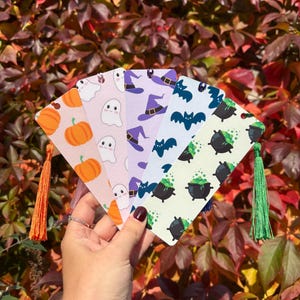 Marque-pages Halloween - chapeau de sorcière, chaudron, citrouille, fantôme, chauves-souris - carte 300 g plastifiée avec pampille en coton