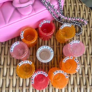 Verre à liqueur personnalisé avec nom/titre | Fait main | Personnalisé | Occasions spéciales| Enterrement de vie de jeune fille | Anniversaire | Bonbonnière