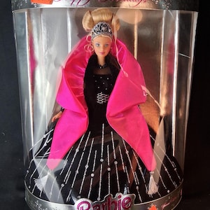 barbie with black and pink dress in Shawl audrey hepburn dress The fourth doll in Colour:Gold Bateau Tea-Length Lace Mother