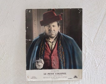 Affiche publicitaire originale de cinéma français de 1960, 23 x 29 cm, de Fernando Sancho dans 'Le Petit Colonal'', une comédie musicale espagnole.