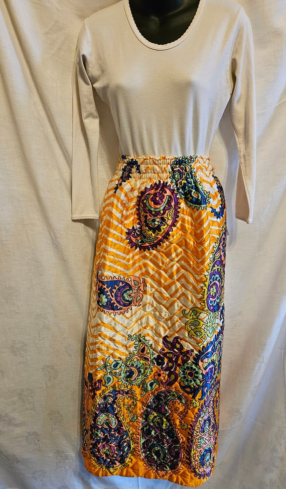 1970s Printed Satin quilted maxi skirt with elasti