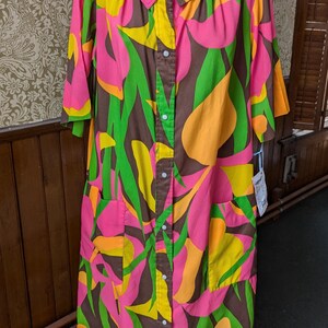 Vintage 1960&#39;s &quot;Models Coat&quot; Short Sleeve Snap Front Robe.