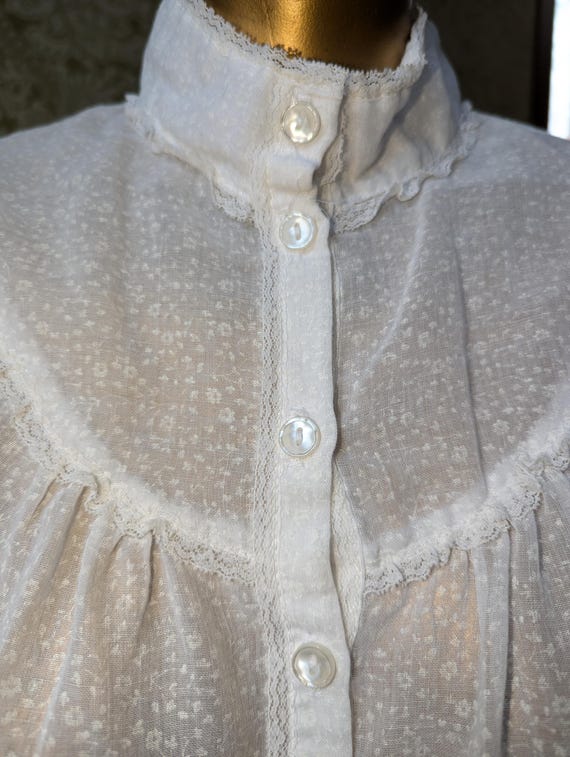 Vintage 1970's Prairie-Style Blouse. - image 4