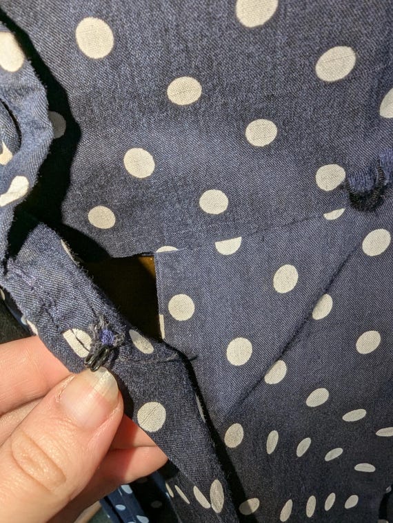 Blouse Vintage à Pois Blancs Et Navy - Taille S, Style Rétro, Occasion Très Bon état