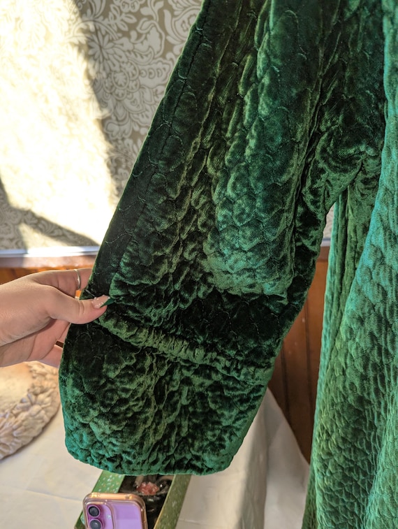 Vintage 1960's Velvet Robe. - image 4