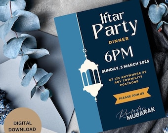 Op de afbeelding: Een digitale uitnodiging in blauw en goud voor een Iftar-feest. De uitnodiging bevat een gestileerde illustratie van een lantaarn en de tekst "Iftar Party Dinner 6PM Sunday, 3 March 2025 At 123 Anywhere St Any Town/City Postcode Please Join Us Ramadan Mubarak".