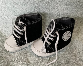 Hi-top doll sports shoes